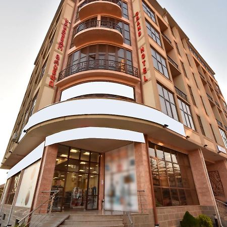 Hotel Grand Zugdidi Luaran gambar