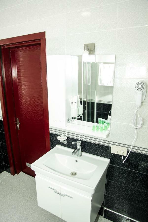 Hotel Grand Zugdidi Luaran gambar