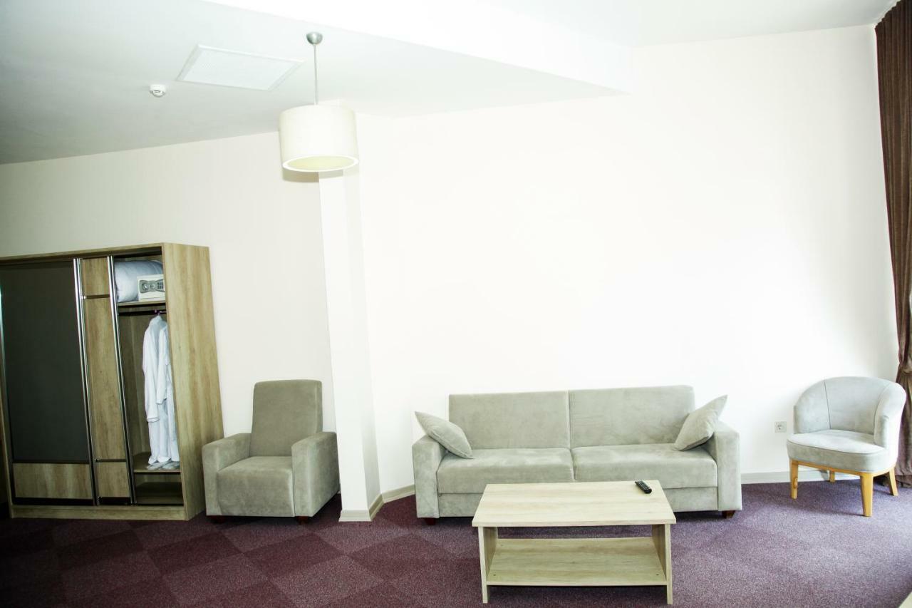 Hotel Grand Zugdidi Luaran gambar