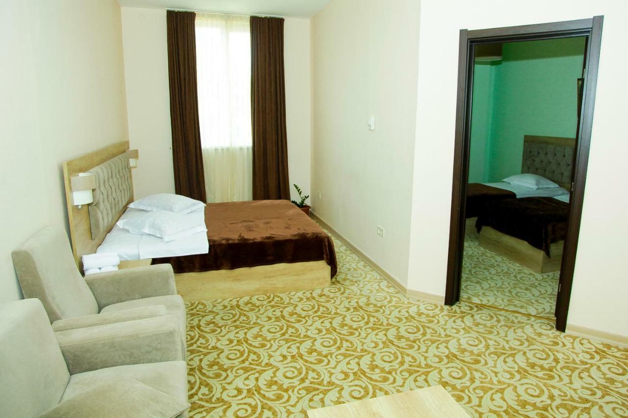 Hotel Grand Zugdidi Luaran gambar