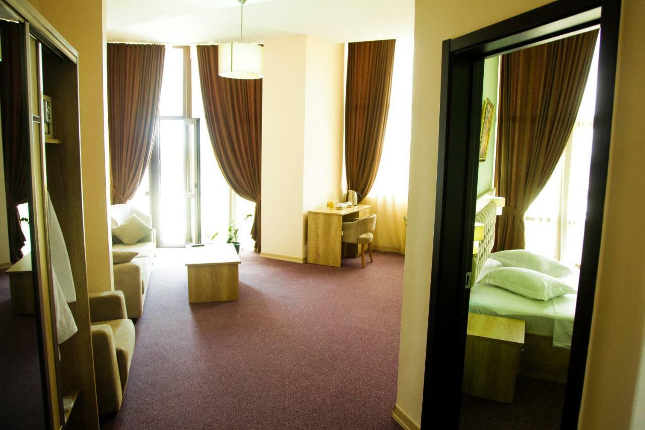 Hotel Grand Zugdidi Luaran gambar